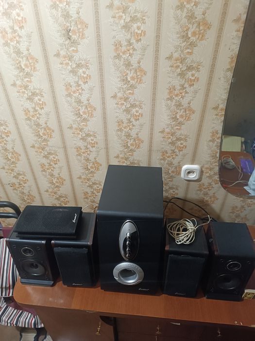 Продаю буфер Emater 5X1 мошьный 100watt састояние харошое.