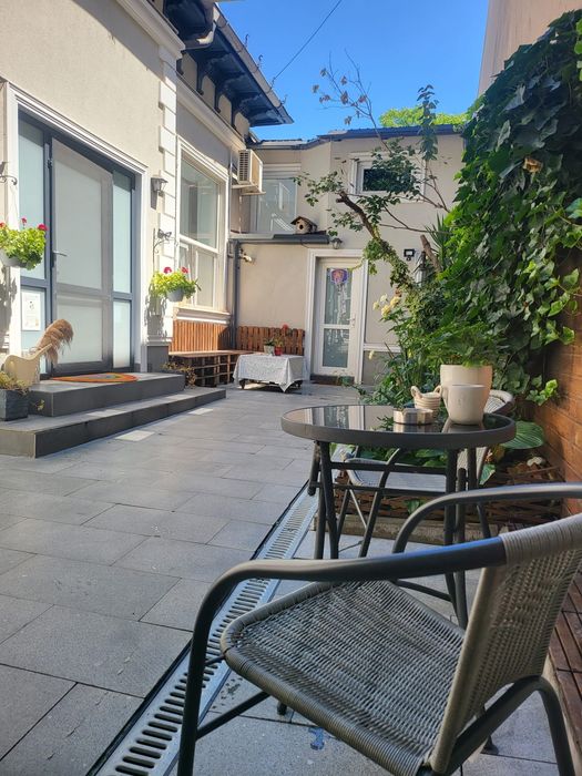 Casă la curte de închiriat – 2 camere – Ultracentral, zona Capitale