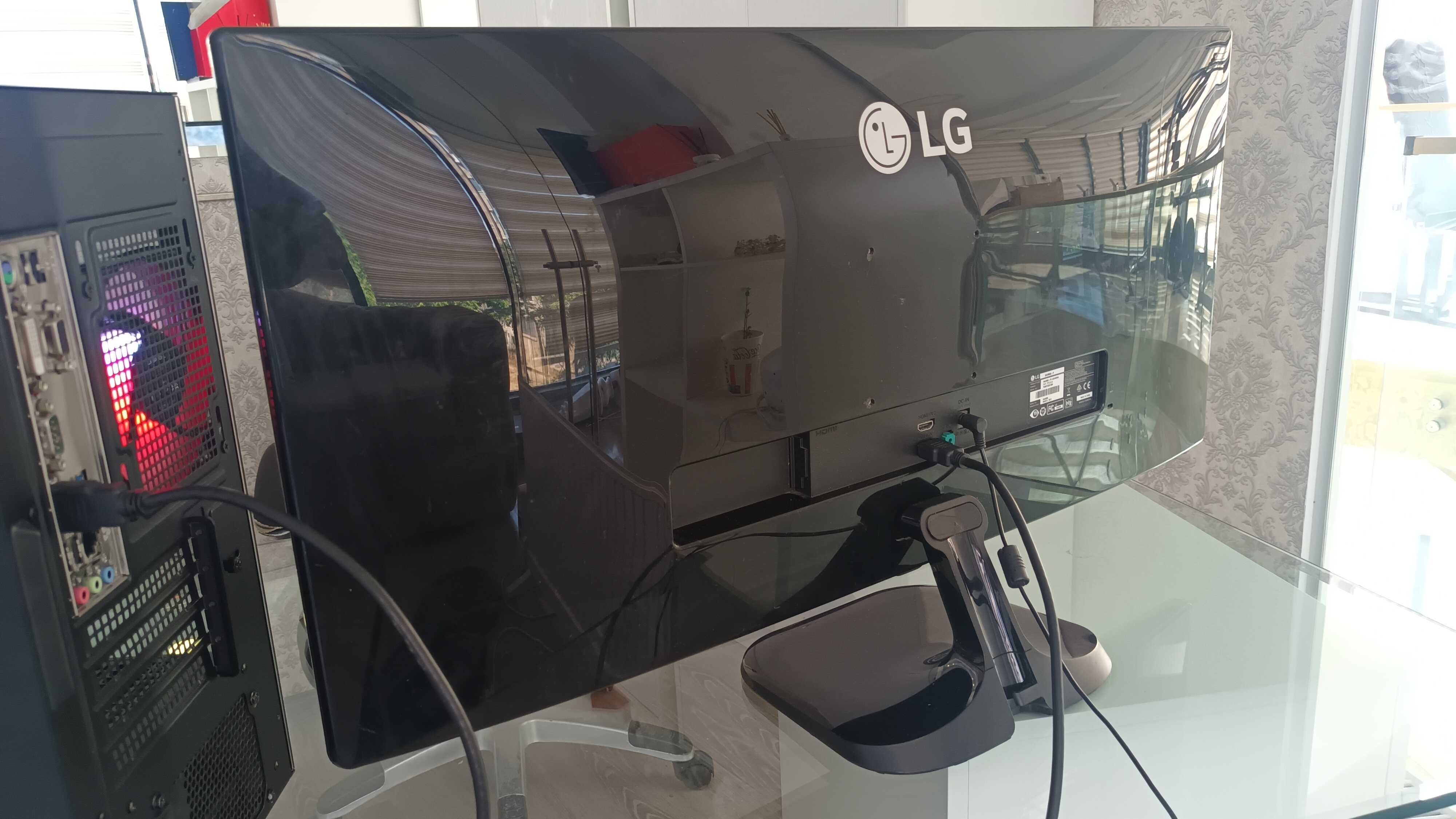 Vand PC I7 8700k 16gb Kingston DDR4 Carcasa Noua DeepCool LG 34 inch