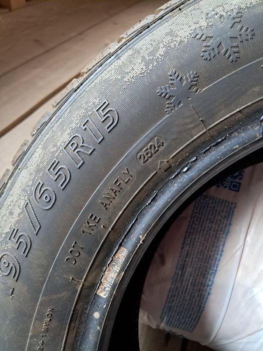 Vând doua cauciucuri de iarna 195/65 R15