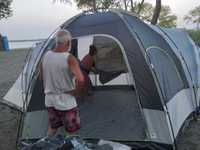 НОВА  голяма  палатка с голям и високо общо помещение  със две спални