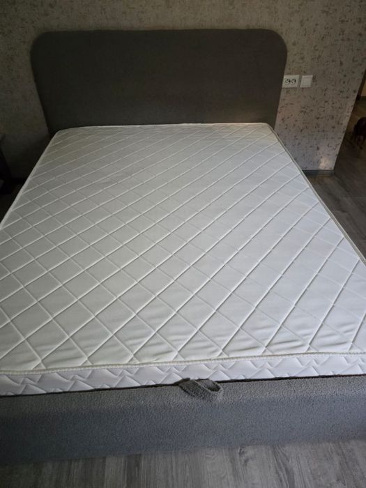 Двухспальная кровать