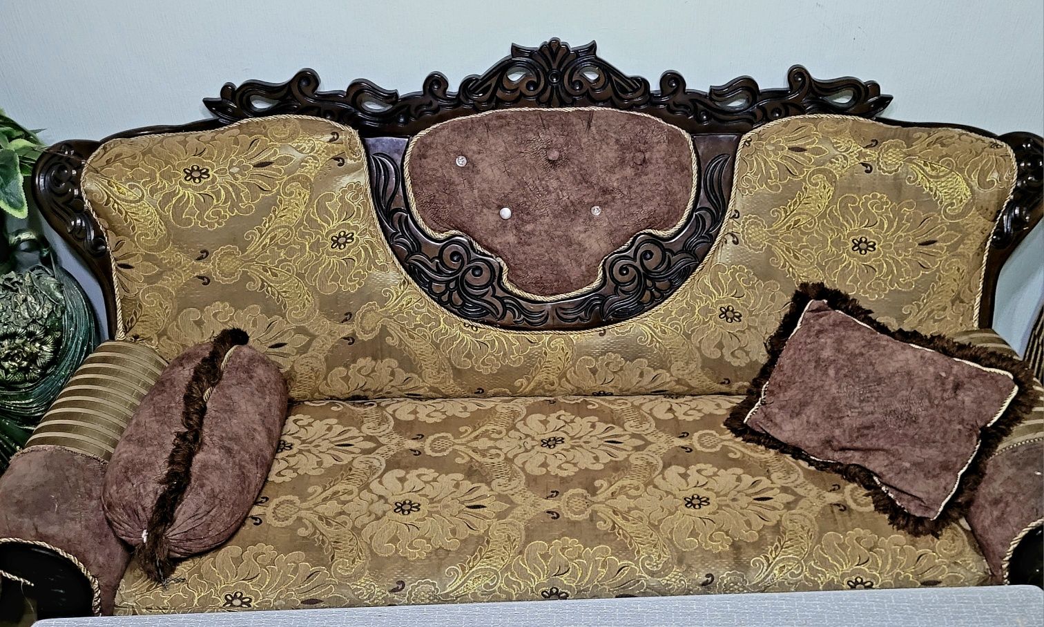Divan sotiladi 3 talik