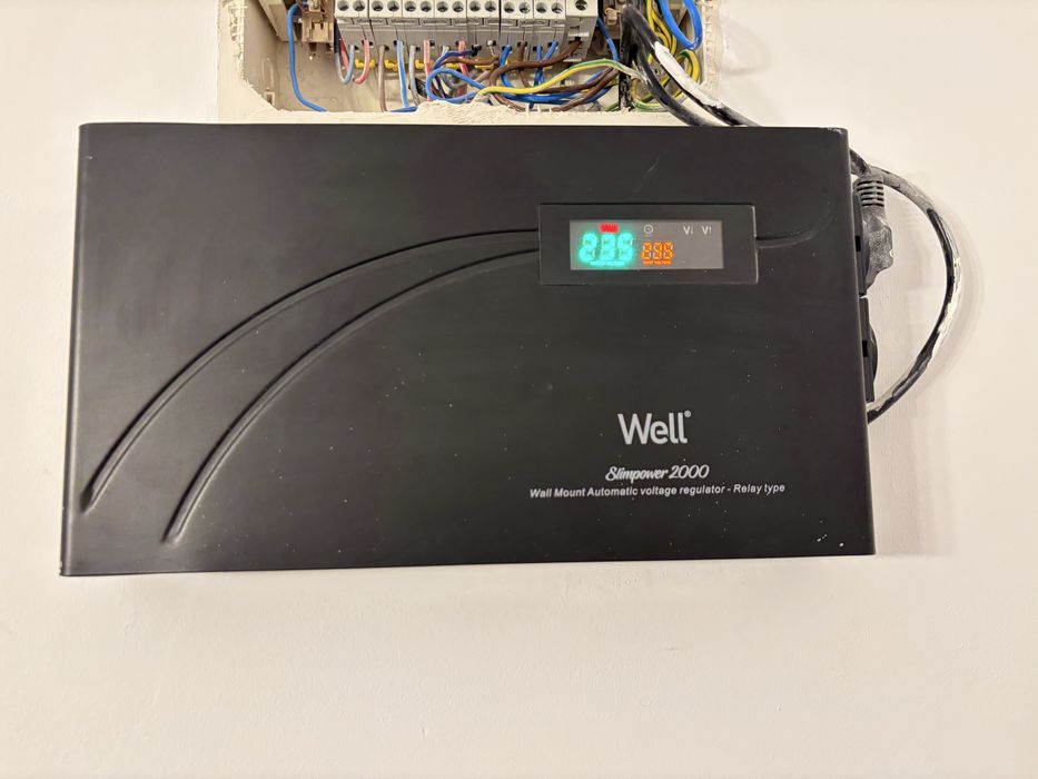 Stabilizator de tensiune Well Slimpower 2000