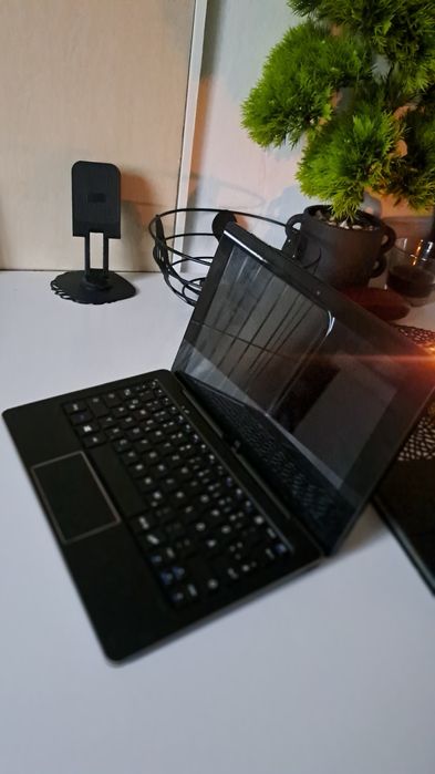 Tableta cu tastatura