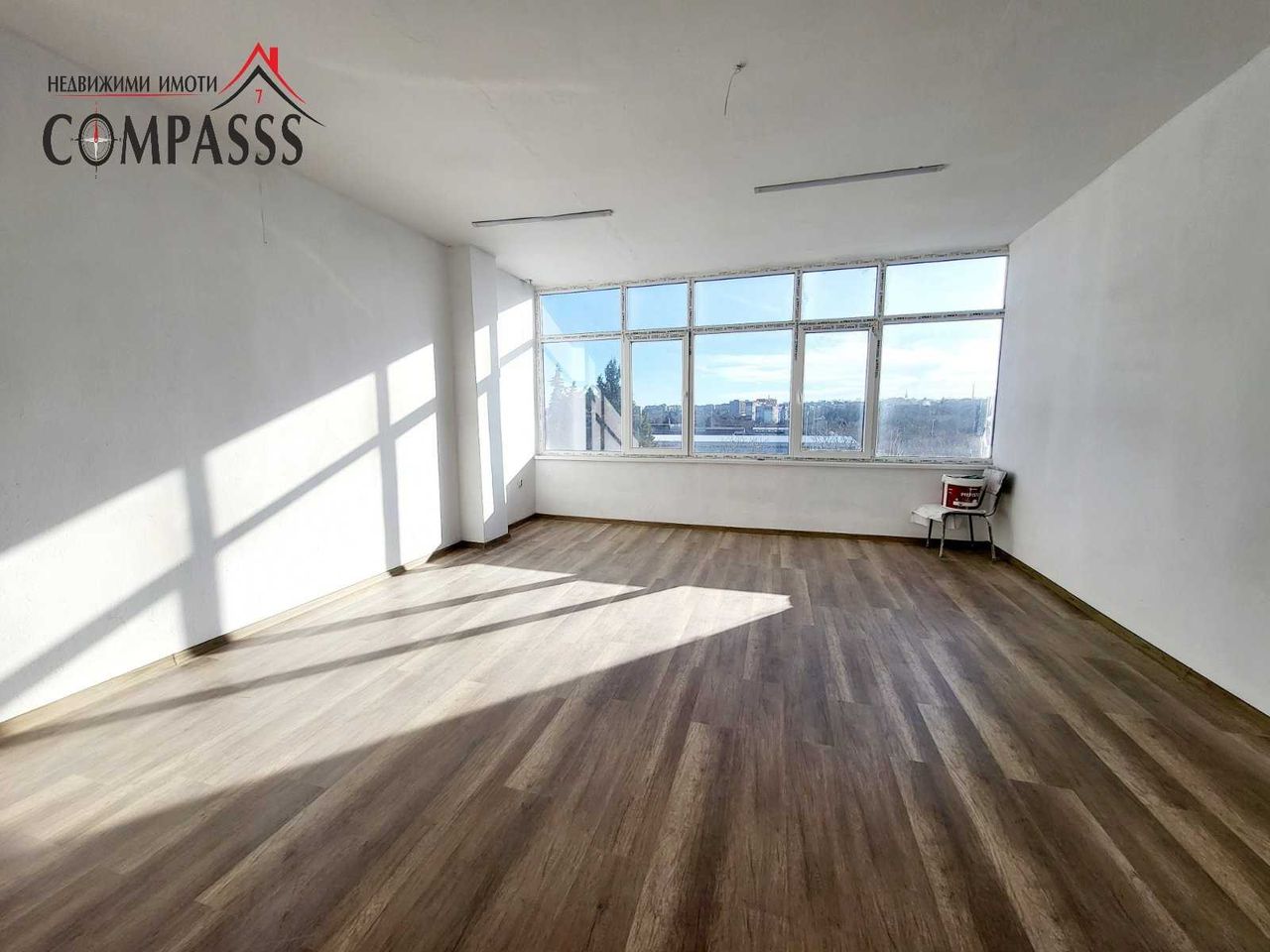 Продава се Офис в Добрич, Промишлена зона - Север - 495 кв.м за 384 €/кв.м - Снимка #1