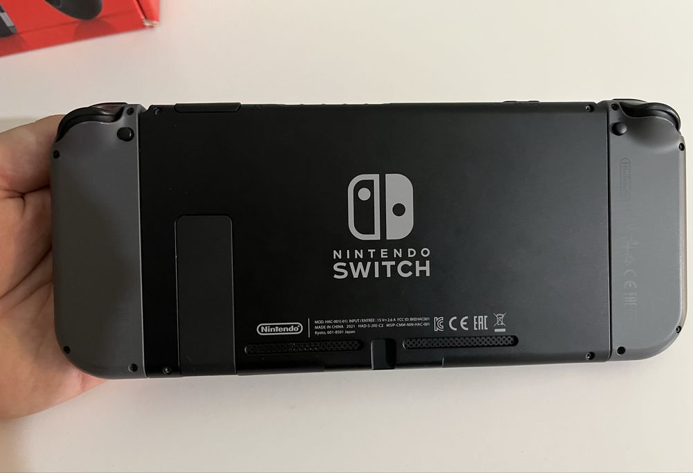 Nintendo Switch cu cutie si toate accesoriile