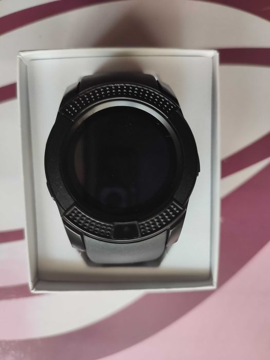 Vand acest ceas nou la cutie.