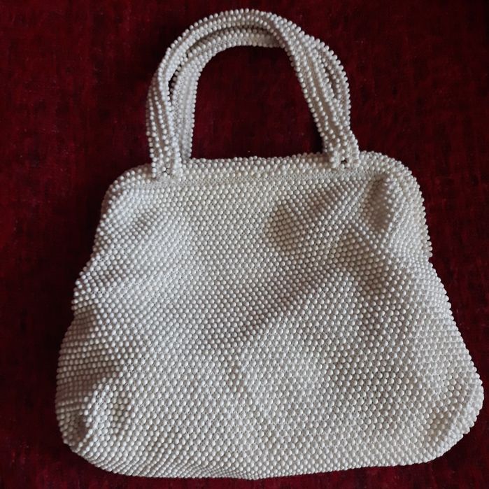 Geanta cu mărgele pe toată suprafata