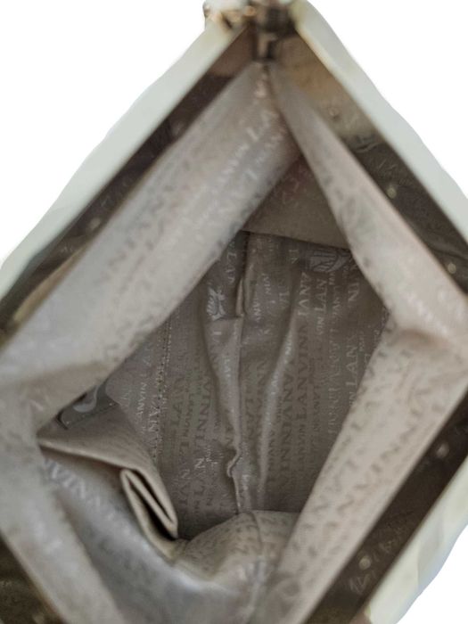 Clutch de seară Lanvin bej din mătase cu lanț și detaliu cu piatră