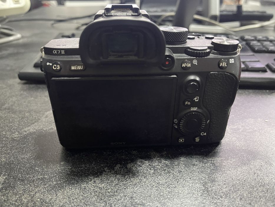 Sony a7 III Body Sotiladi holati yaxshi