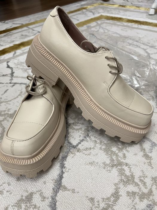 Продаю новую красивую и модныю обувь