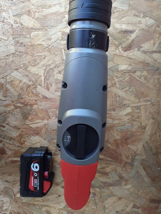 Milwaukee rotopercutor pe acumulatori