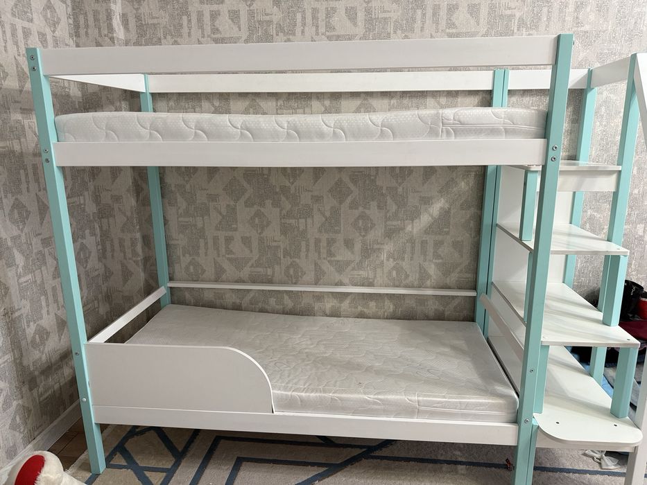 Срочно продам двухяростную детскую кровать в