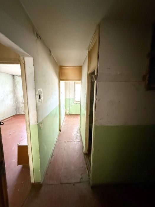 Прадаётся 1х 8микрарайоне  1этаж можно через банк