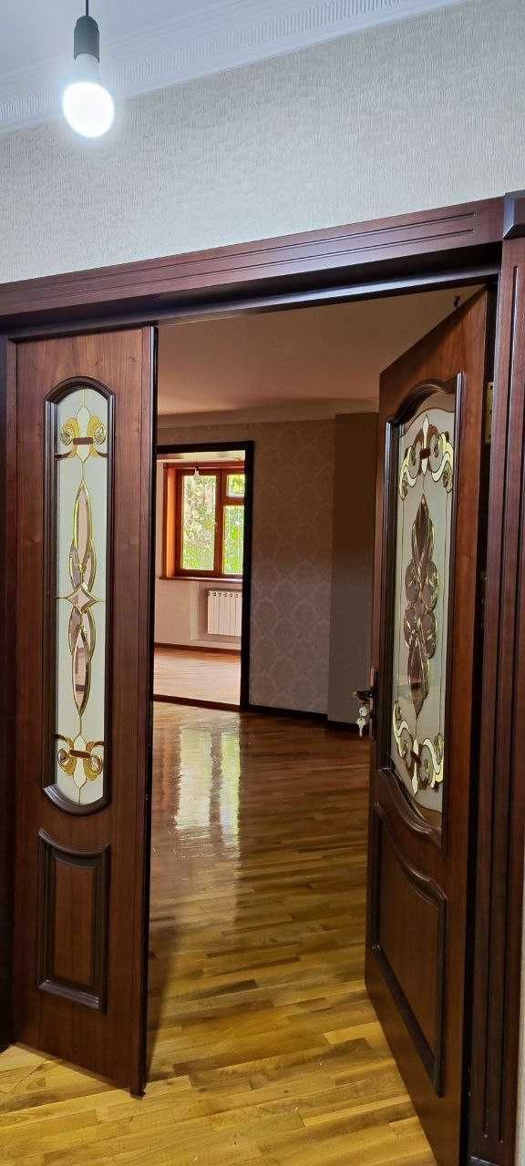 м.Буюк Ипак Йули ул.Поленова банковский дом 4-комн 2/4 126 м² ремонт