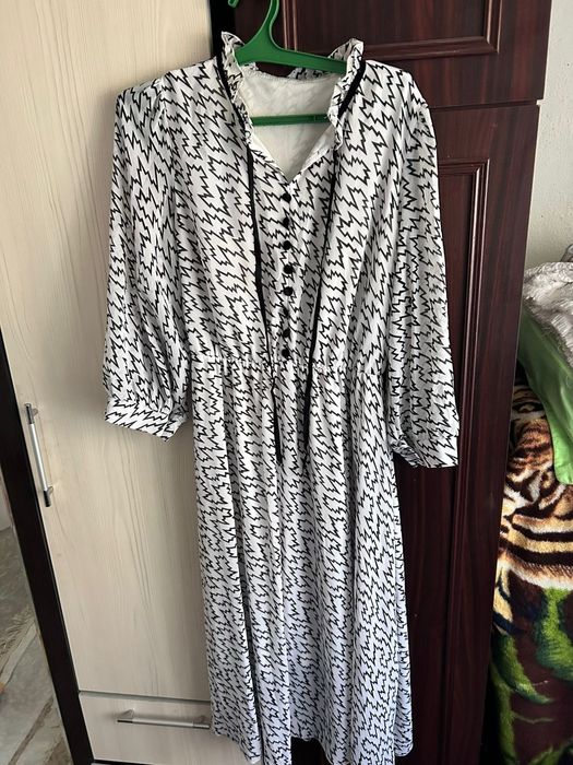 Көйлек сатам көк көйлек 10 мын, ак көйлек 5000