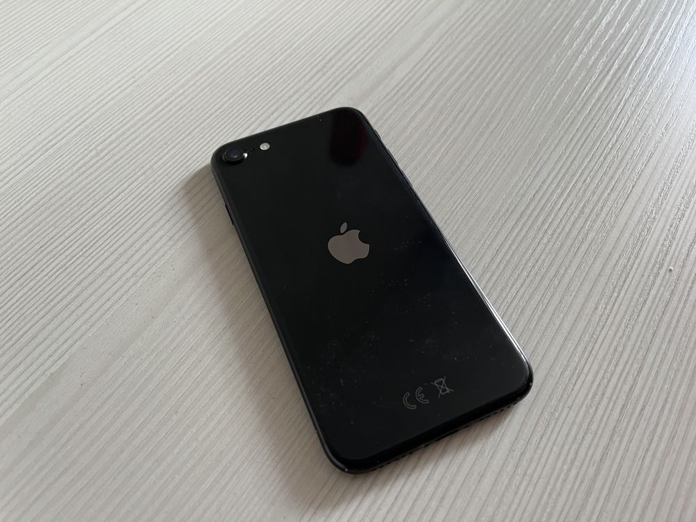 Продам iPhone SE2020