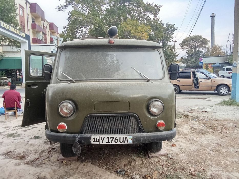 UAZ sotiladi 1990 yil