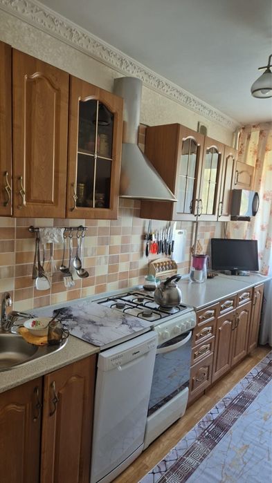 Продам кухонный гарнитур в отличном состоянии