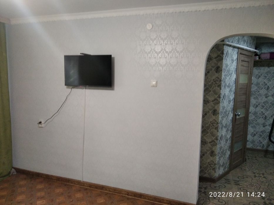 1-комн кв 8 мкрн посуточно,чисто уютно