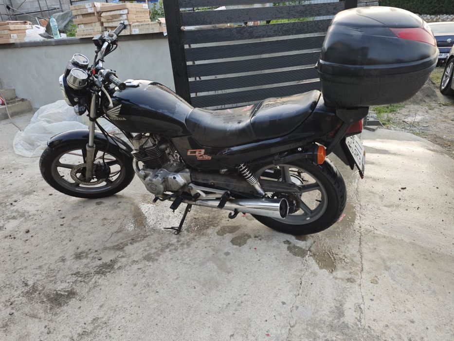 Vand HONDA cb 250 two fifty an 1996 in perfecta stare de funcționare
