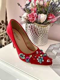 Pantofi de damă din catifea roșie cu aplicații de paiete