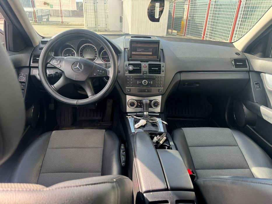 Vând sau schimb Mercedes-Benz c class