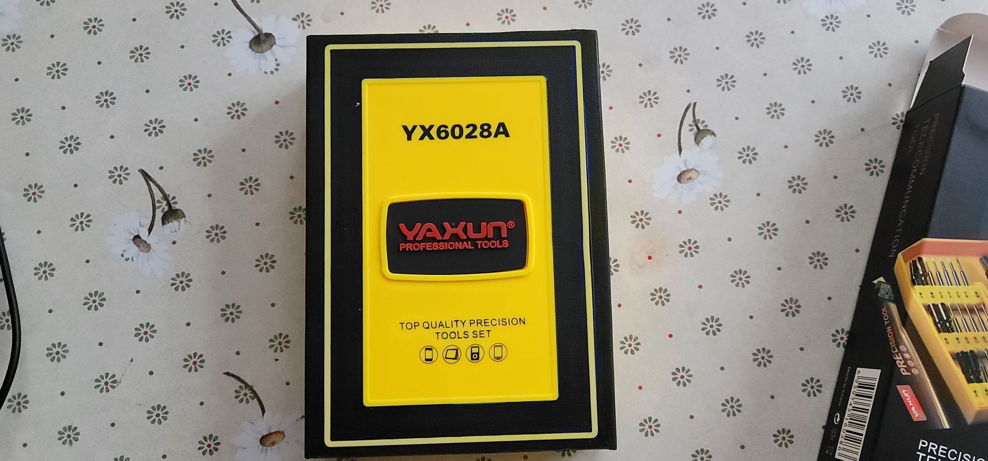Инструменти Yaxun за телефони, лаптопи, компютри и други.