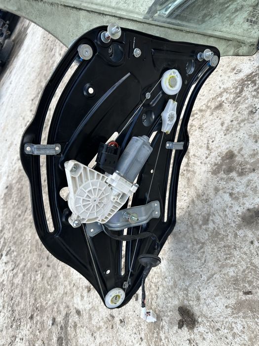 Стъклоповдигач стъкло Mercedes benz C207 W207 E class coupe в207