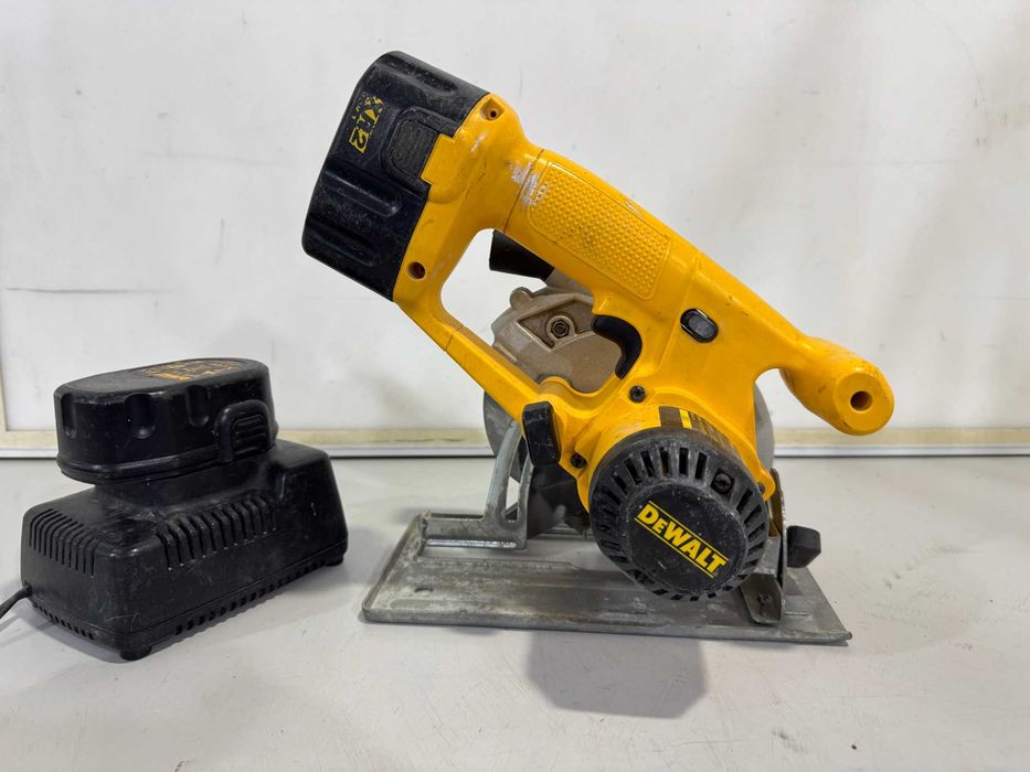 Ръчен циркуляр - Dewalt 14.4 V / 136 мм