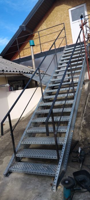 Scara zincate la comanda