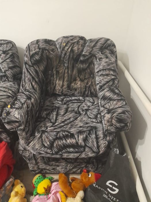 Продам диван и два кресла