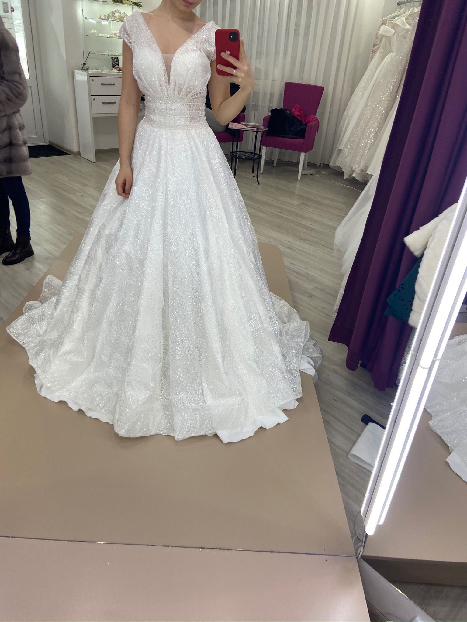 Продам шикарное свадебное платье