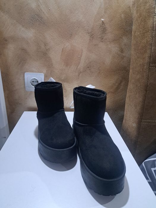 Ghete tip ugg negre
