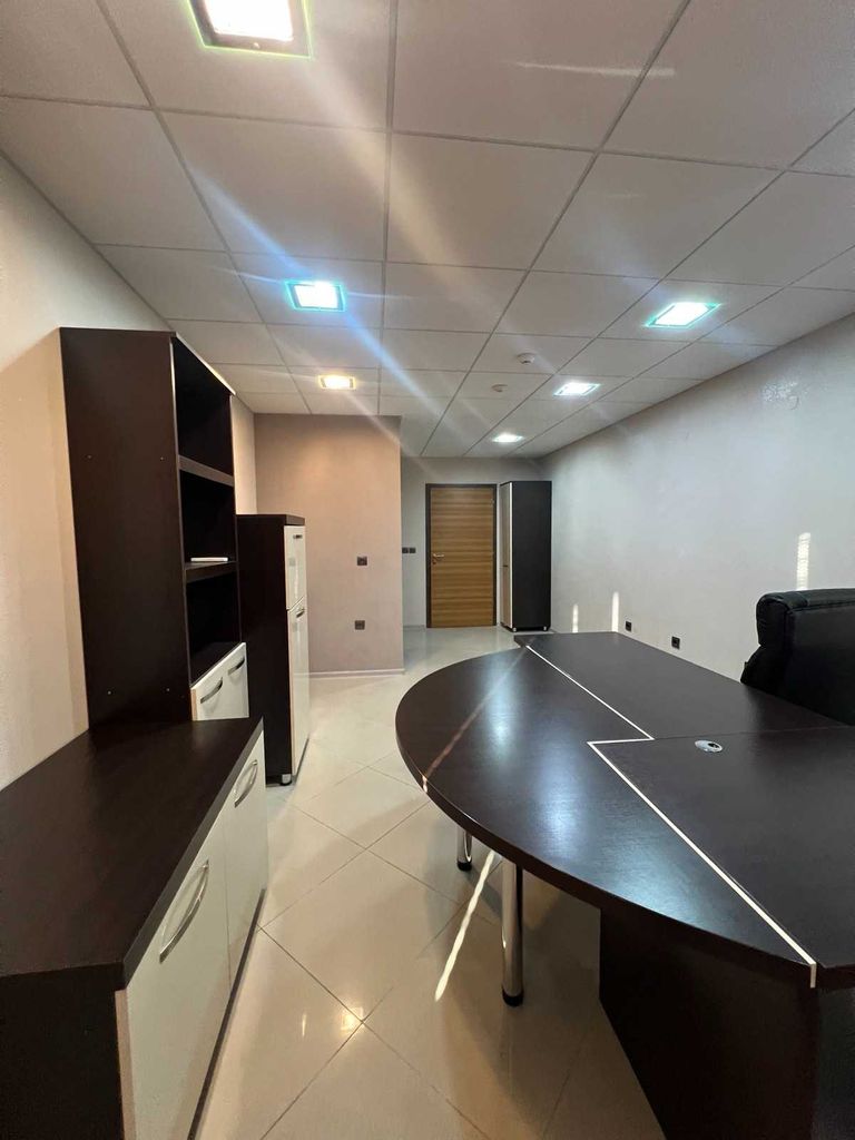 Дава се под наем Офис в Кърджали, Център - 30 кв.м за 229.5 € - Снимка #1