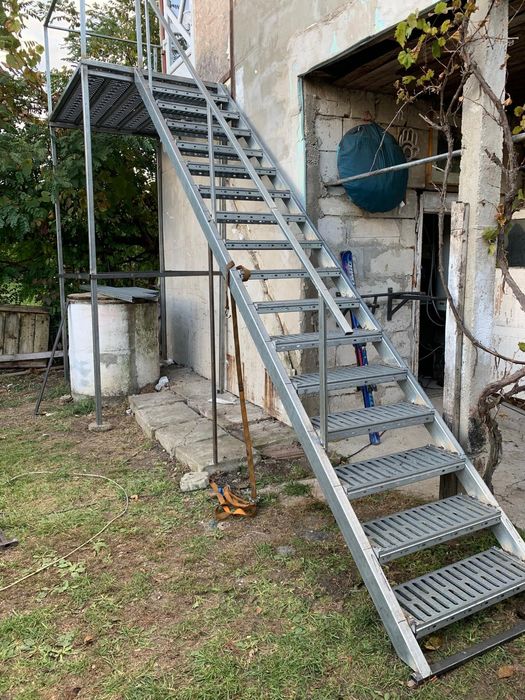 Scara metalica zincata exterioara pt  casa , beci și incendiu ISU