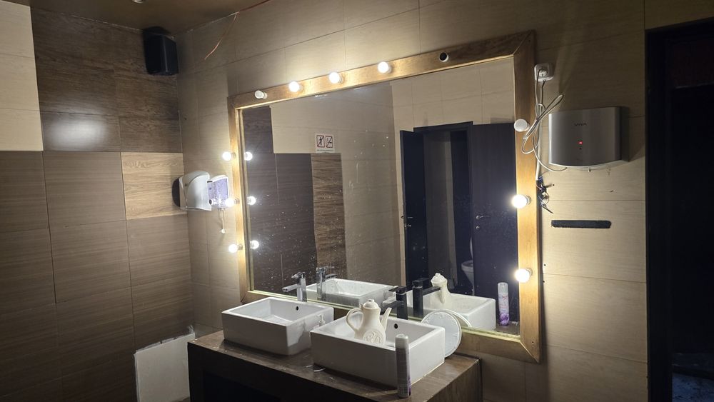 Продам зеркало для сан узла