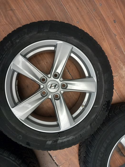 Jante hyundai r16 5x114.3 et 40 anvelope de iarna 205 60 16