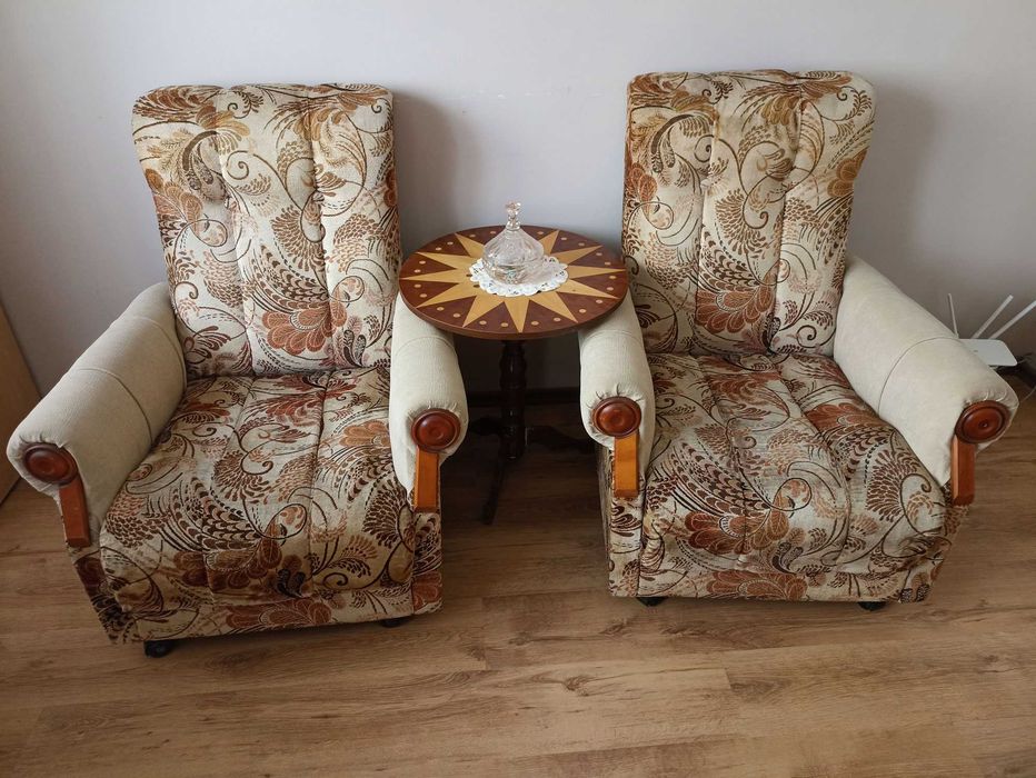 Две запазени кресла / фотьойла + масичка