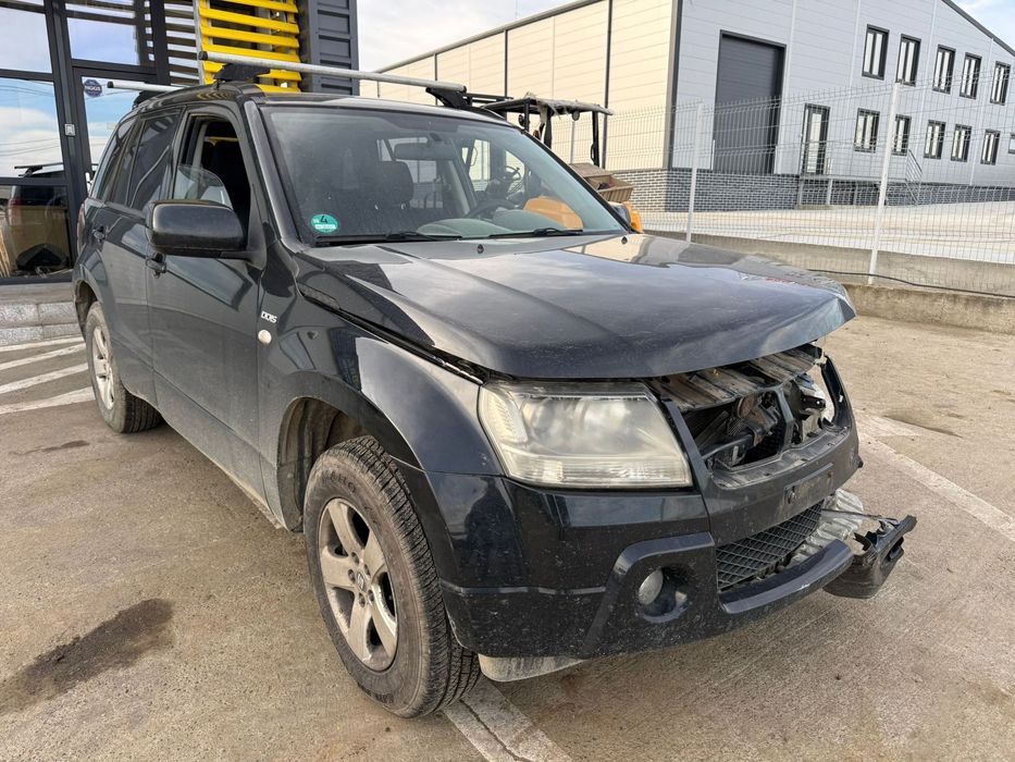 Dezmembrez / Dezmembrari / Piese / Accesorii Suzuki grand vitara negru 2007 4x4 1.9 DDIS F9Q volan stanga