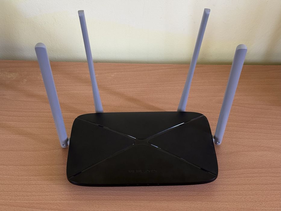 Router Wi-Fi Mercusys AC1200 Dual Band, ușor negociabil.