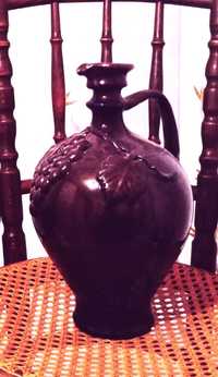 Ulcior de vin ceramica deosebit struguri in relief de colectie 3L