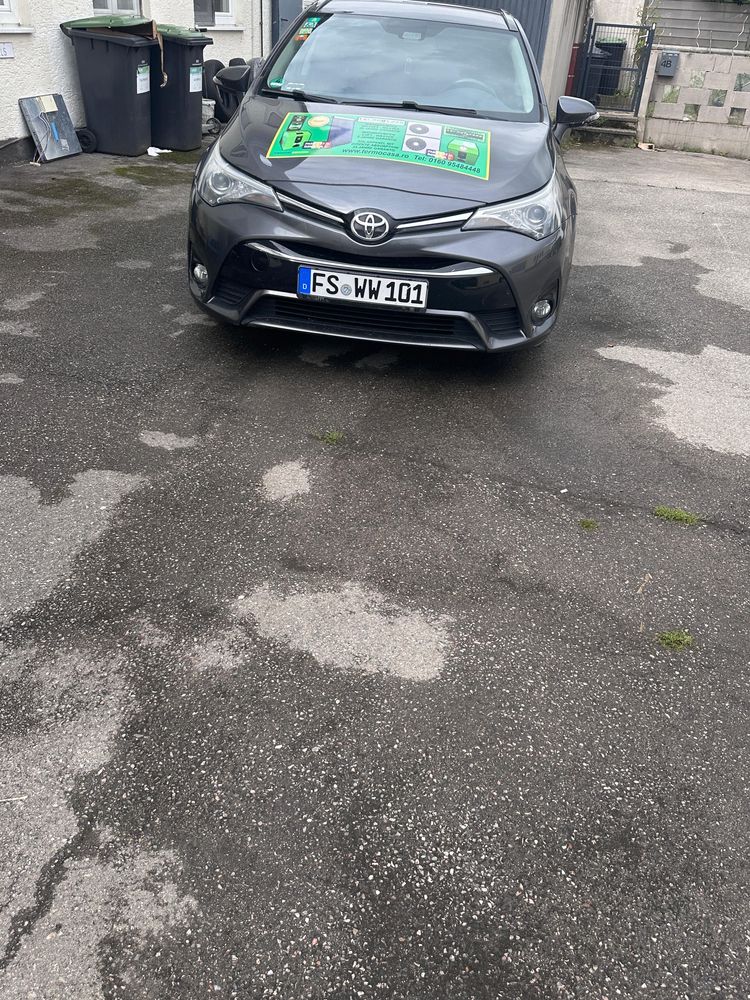 Toyota Avensis masina personala rulata doar in Germania