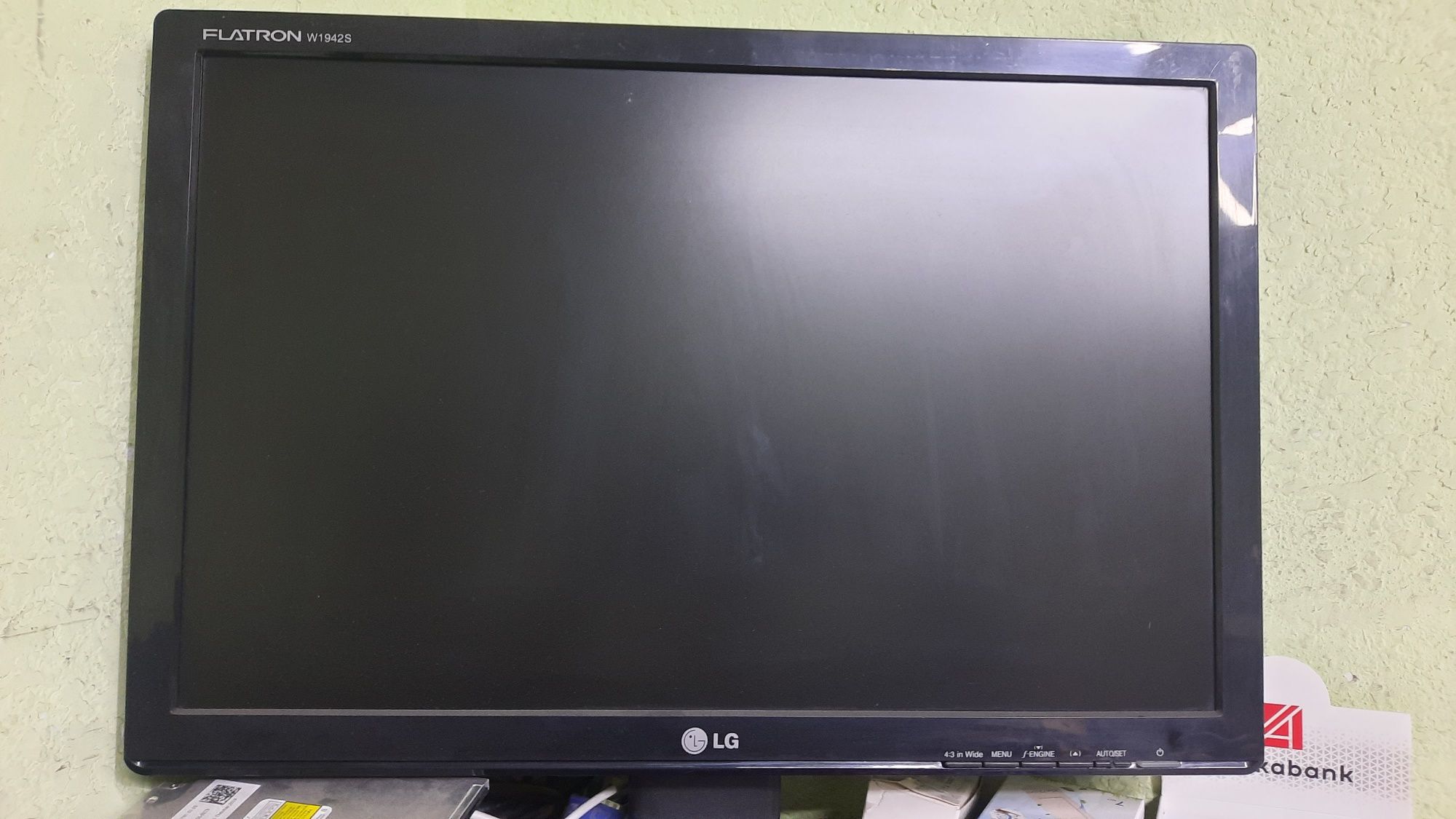 Monitor  Lg   19