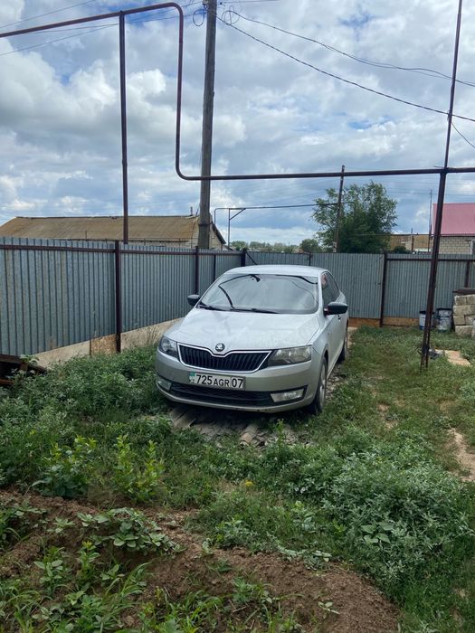Продам машину skoda Rapid