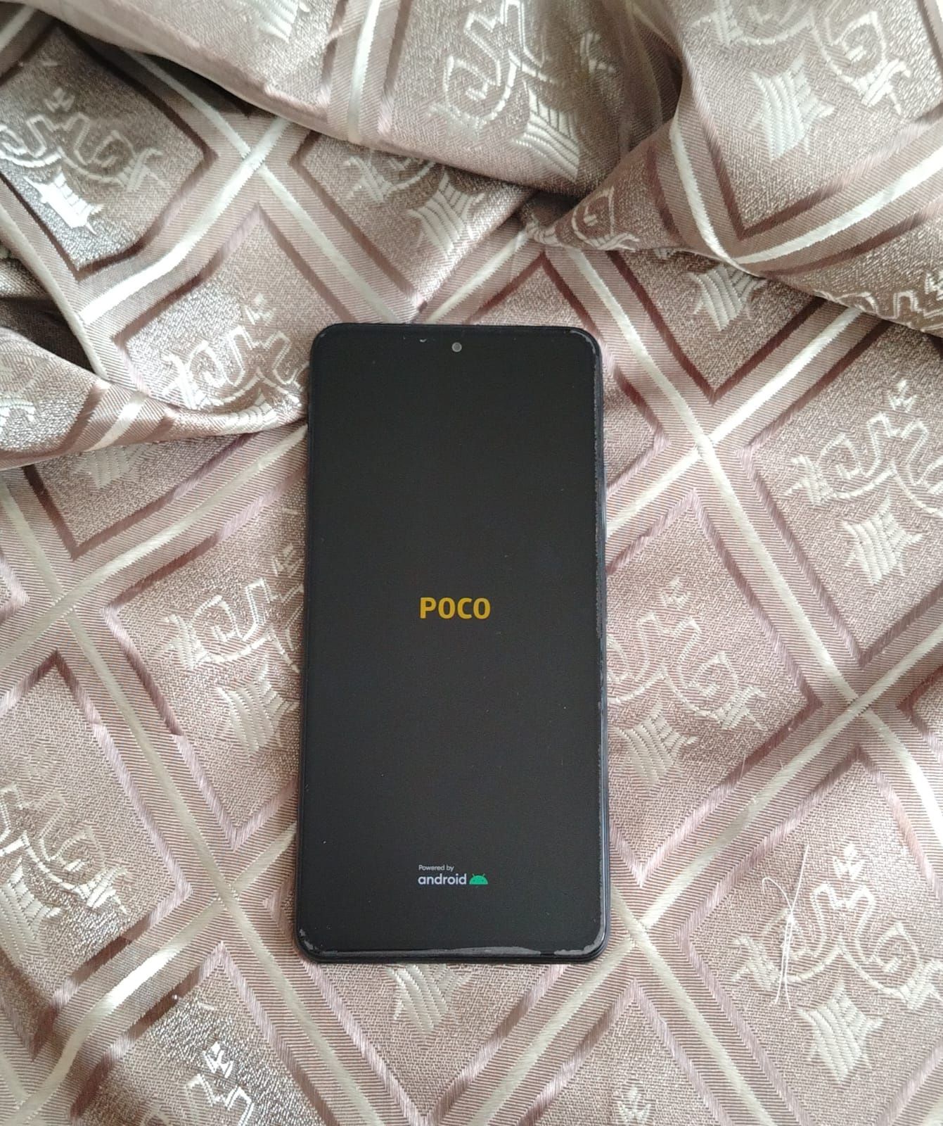Pocco F3 б/у в хорошем состоянии