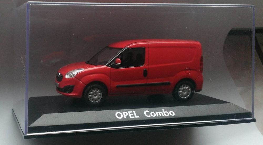 Macheta Opel Combo D 2012 rosu - Norev 1/43