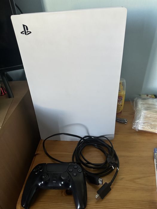 PS5 1TB с кутия+5 игри