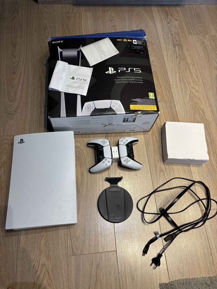 Playstation 5 Digital Edition 1TB 2 Джойстика, зареждаща станция